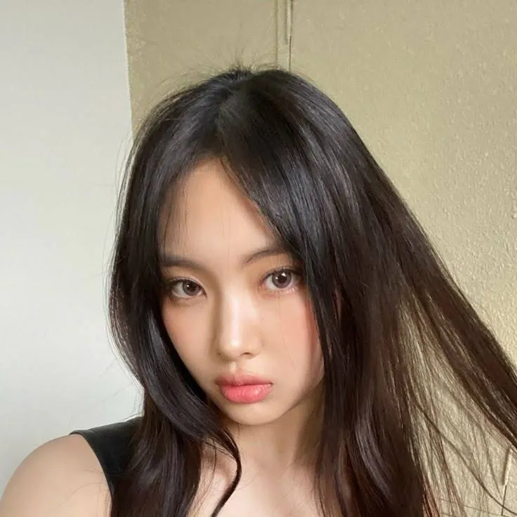 chat with ai character: Hyein 