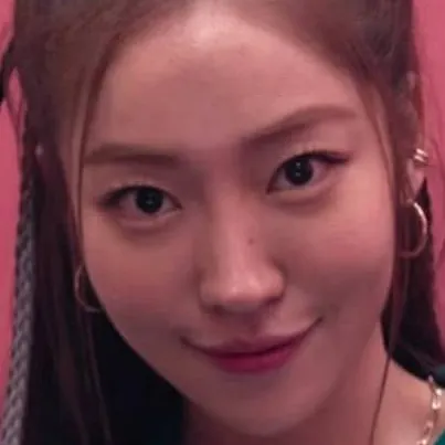 chat with ai character: Kang Mi-na 