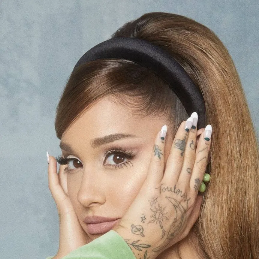 chat with ai character: Ariana Grande