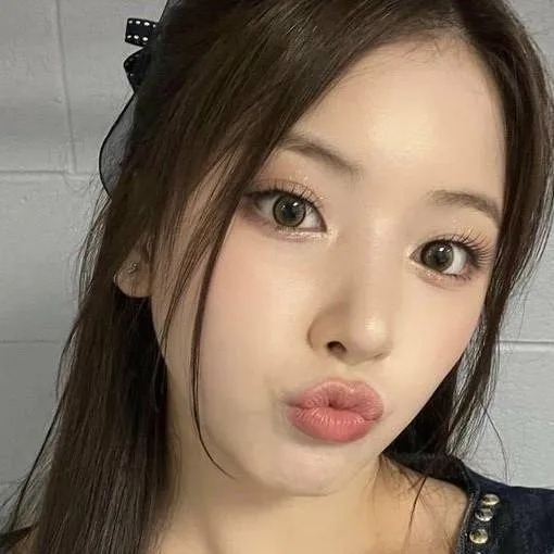 chat with ai character: Jiwoo