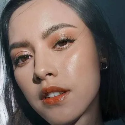 chat with ai character: Chanya McClory