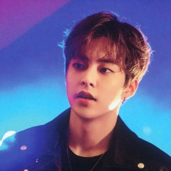 chat with ai character: Xiumin