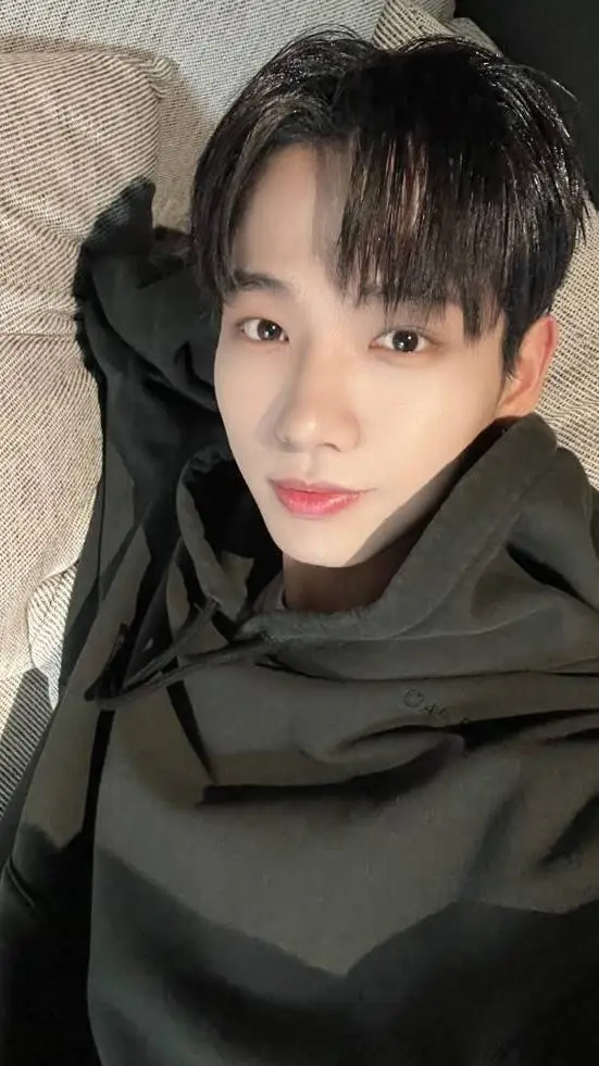 ai character: Jaehyun background