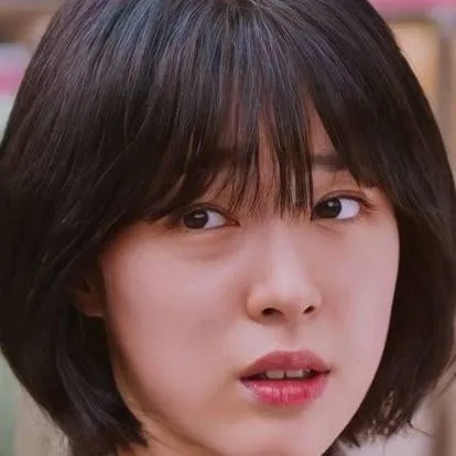 chat with ai character: Yoon Ah-yi