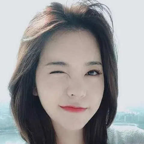 chat with ai character: Sunny