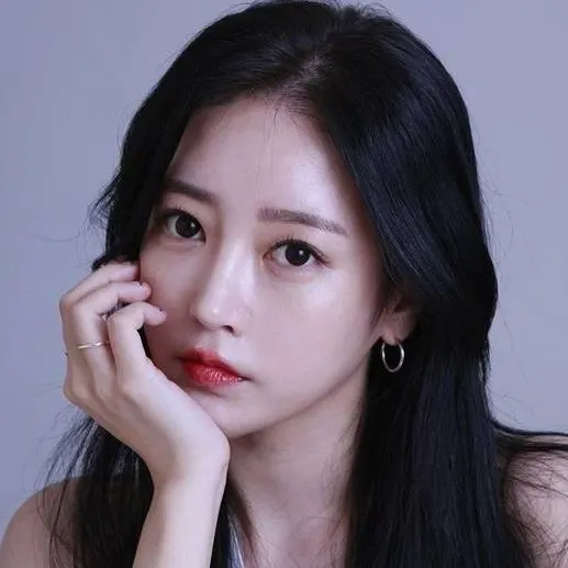 chat with ai character: Soyeon