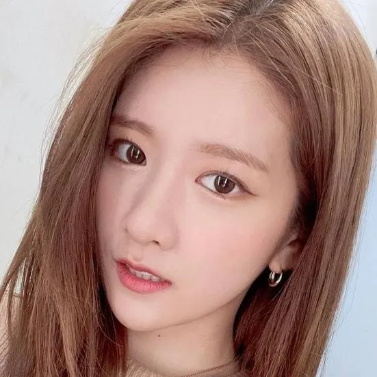 chat with ai character: EXY