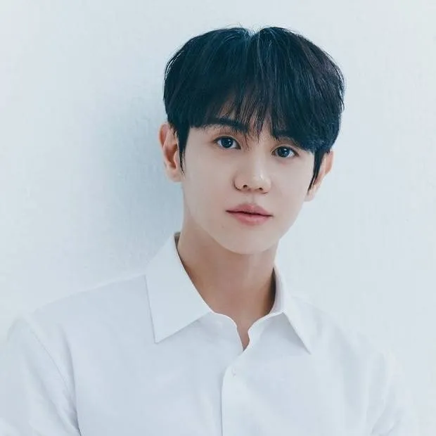 chat with ai character: Yoseop