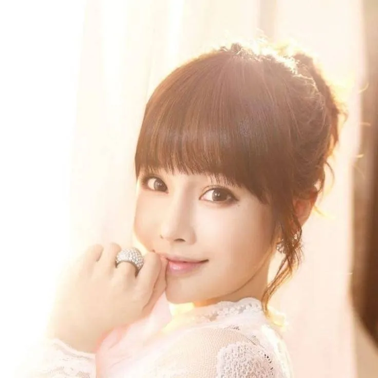 chat with ai character: Boram