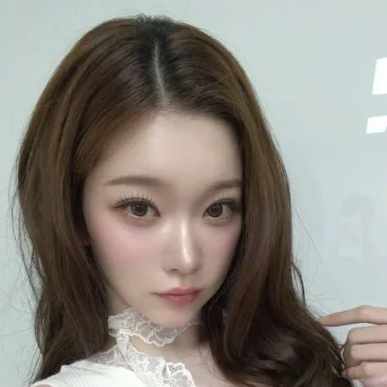 chat with ai character: Tsuki