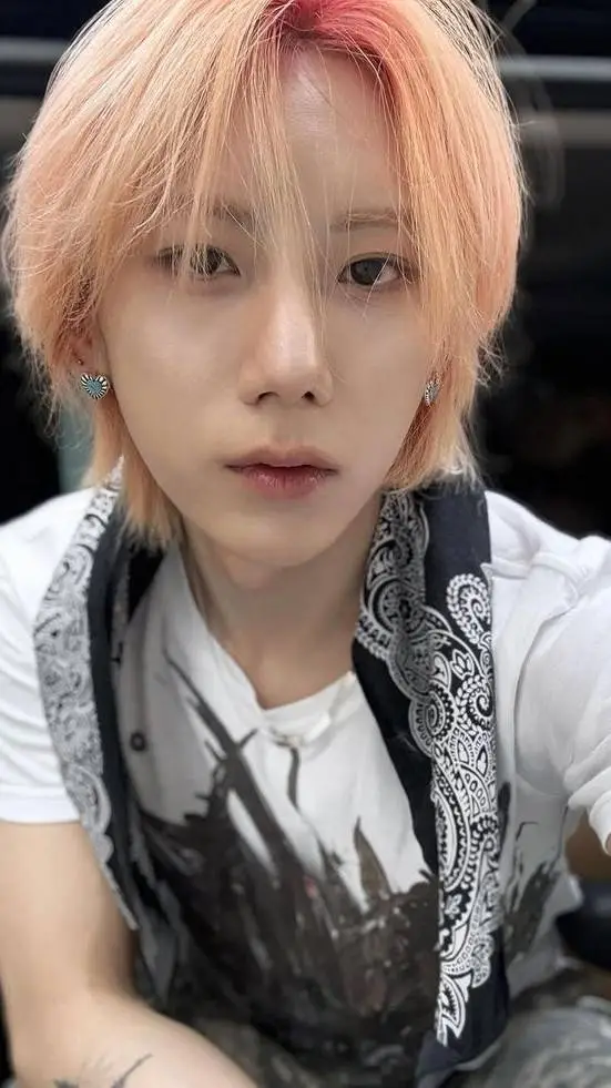ai character: HyunSeung background