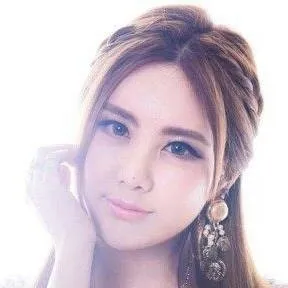 chat with ai character: Qri