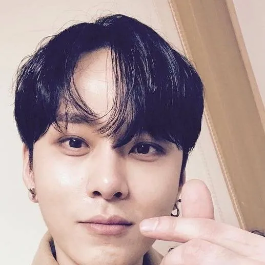 chat with ai character: Junhyung