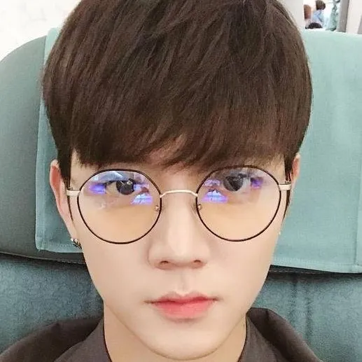 chat with ai character: Ren