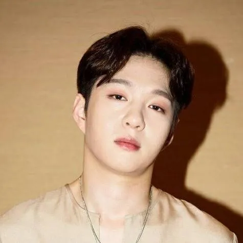 chat with ai character: Changsub