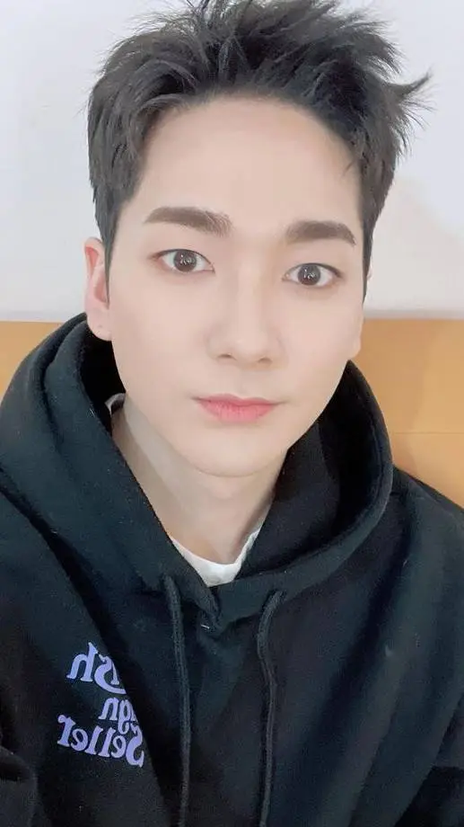 ai character: Aron background