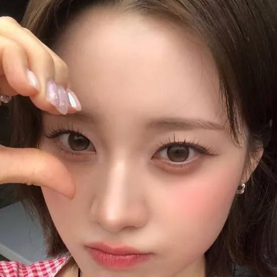 chat with ai character: Nayoung