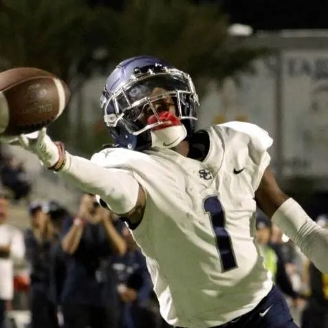 chat with ai character: High schoo footbal