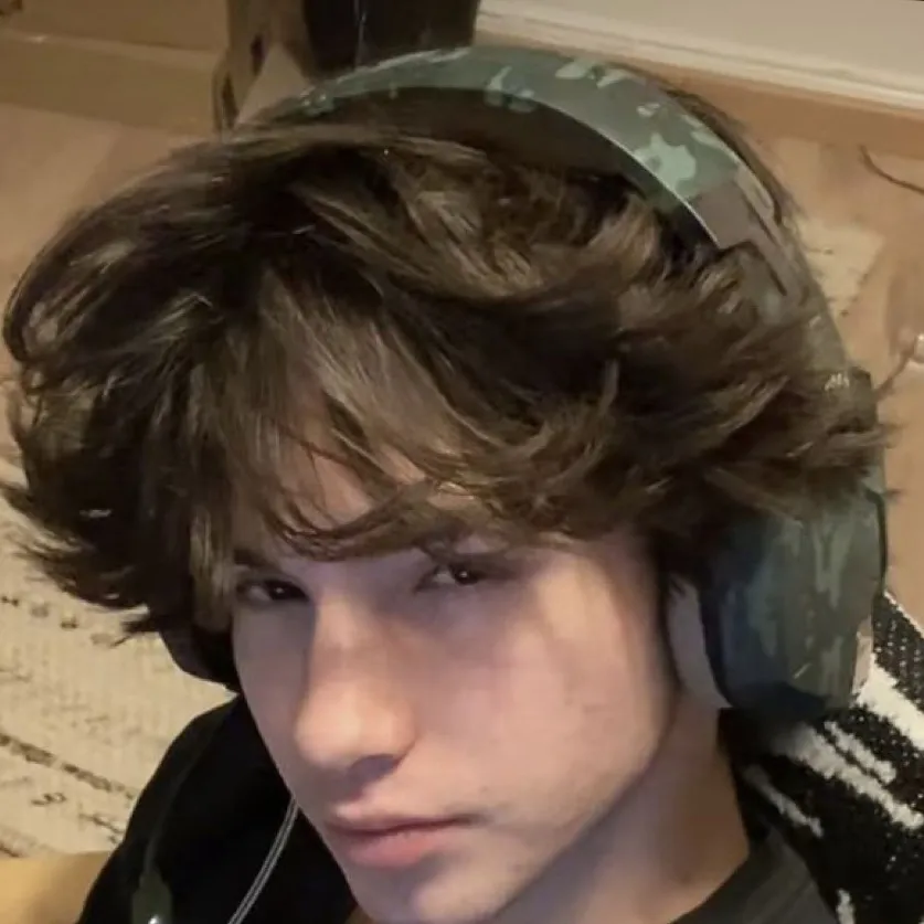 chat with ai character: Ennio