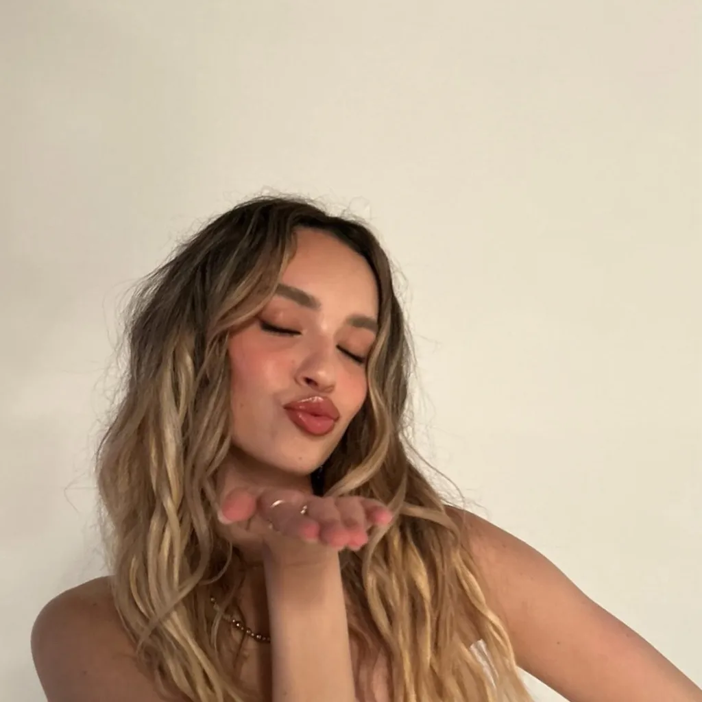 chat with ai character: Daniela💋💞