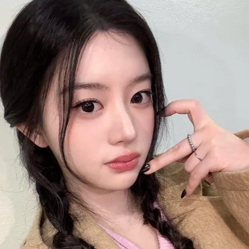 chat with ai character: Minju 💕