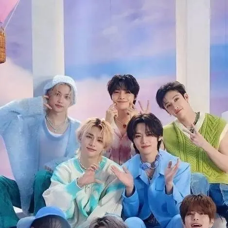 chat with ai character: Skz