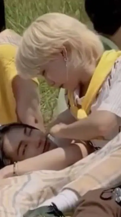 ai character: Hyunlix background