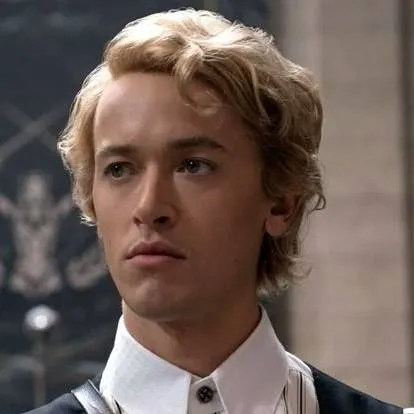 chat with ai character: HG-Coriolanus Snow