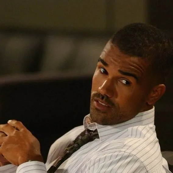 chat with ai character: Derek Morgan
