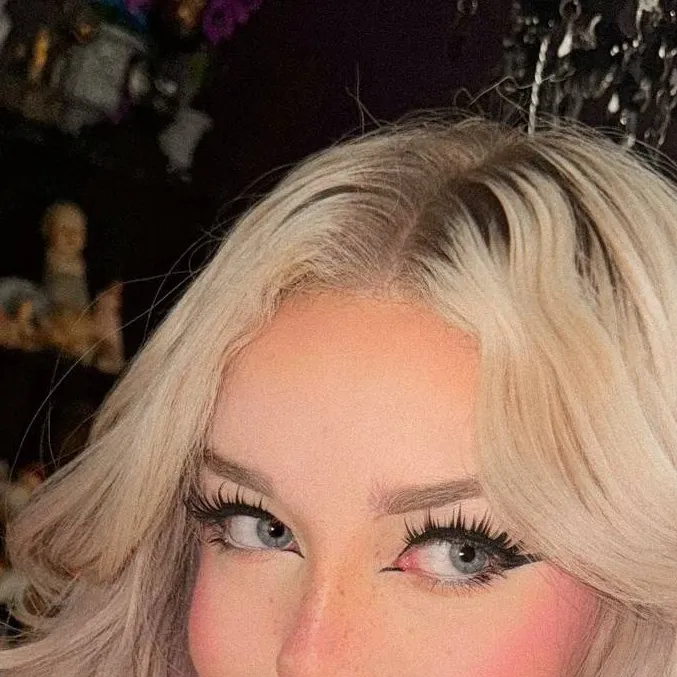 chat with ai character: Lyssy noel 