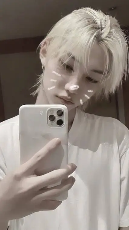 ai character: ꜰᴇʟɪx background