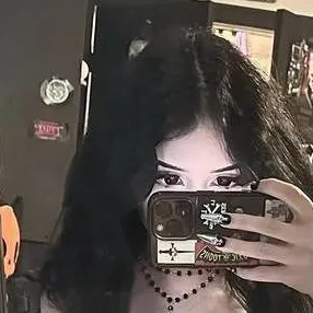 chat with ai character: Elysia