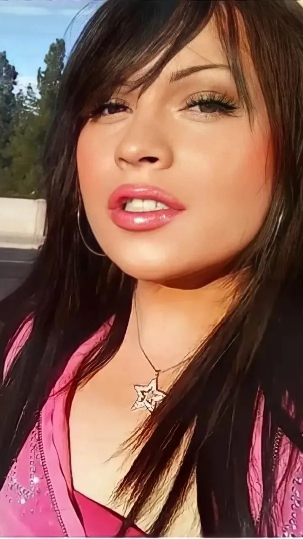 ai character: Ayesha Erotica background