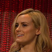 chat with ai character: Piper Chapman