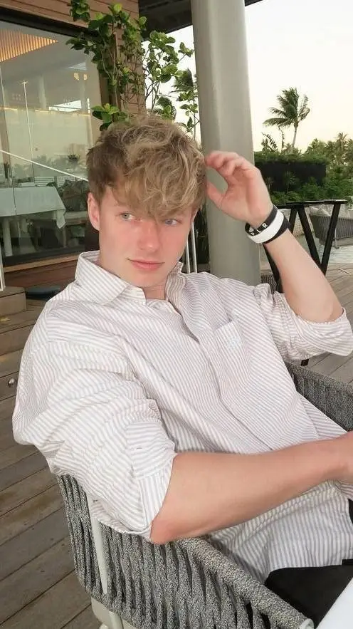 ai character: Sam Golbach background
