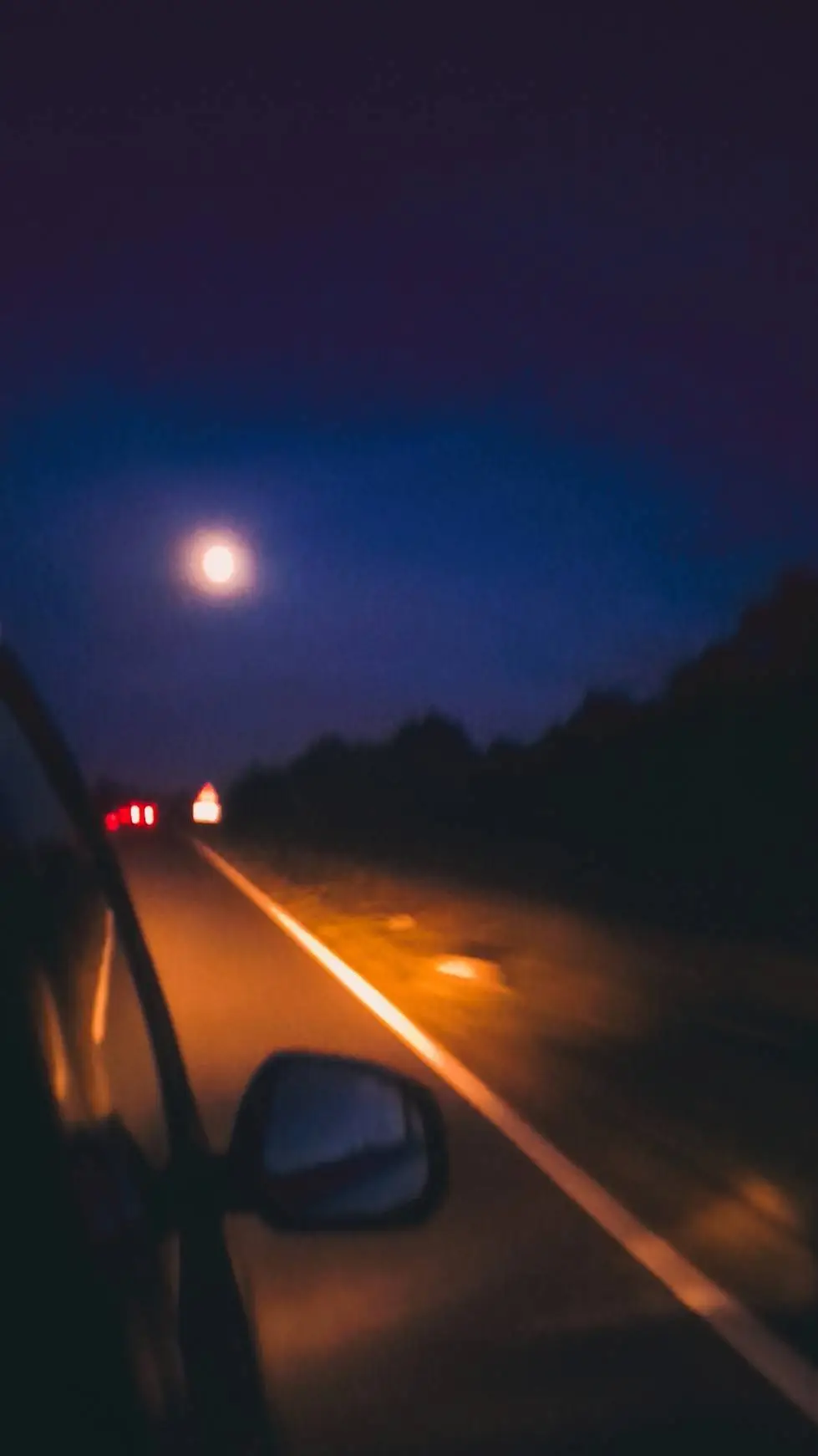 ai character: G-DRAGON~ background