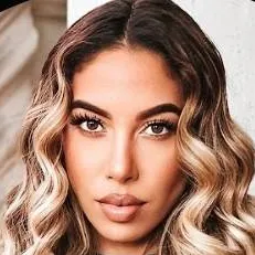 chat with ai character: brooke hall