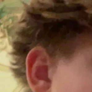 chat with ai character: Taylor