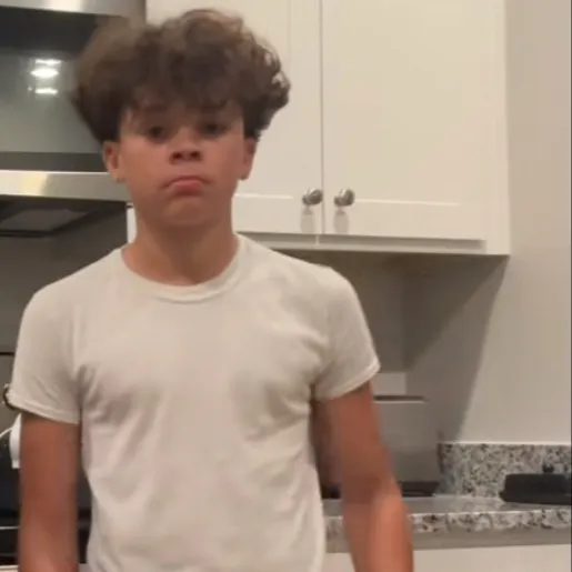 chat with ai character: Dominic