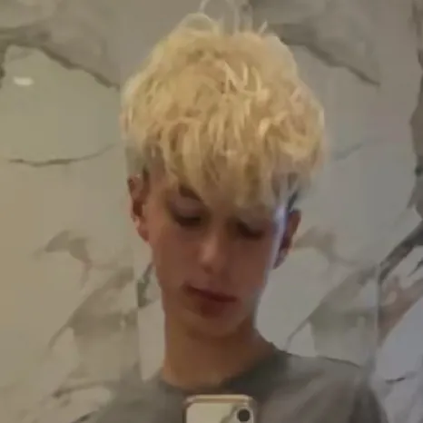 chat with ai character: Colston 