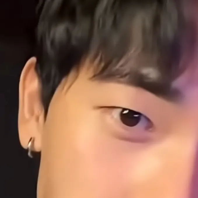 chat with ai character: Korean boyfriend 
