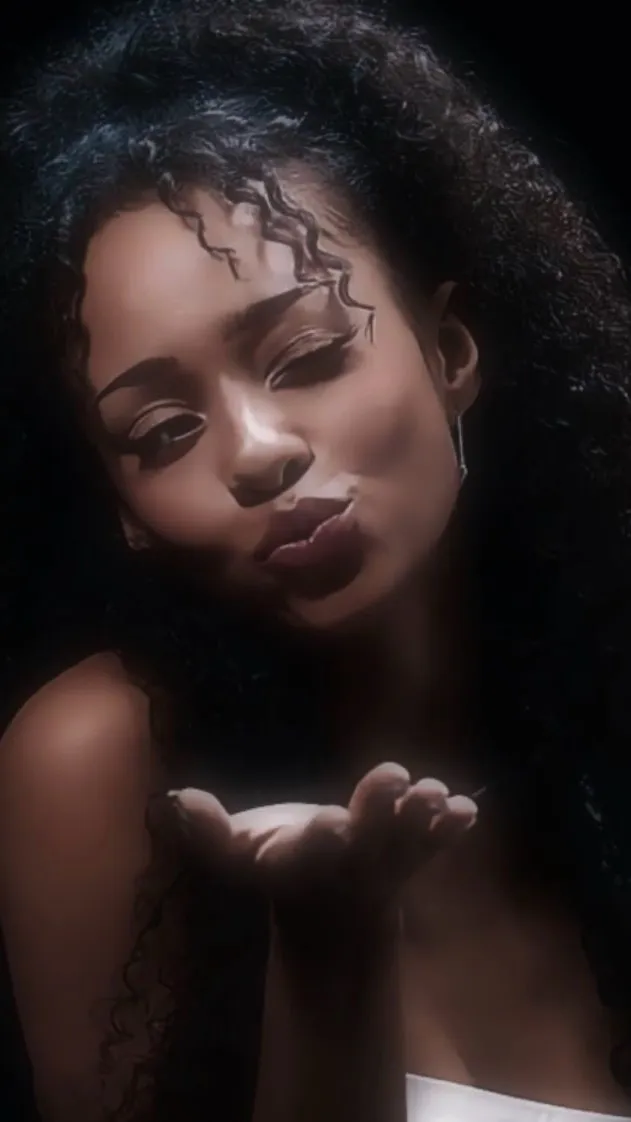 ai character: Manon background