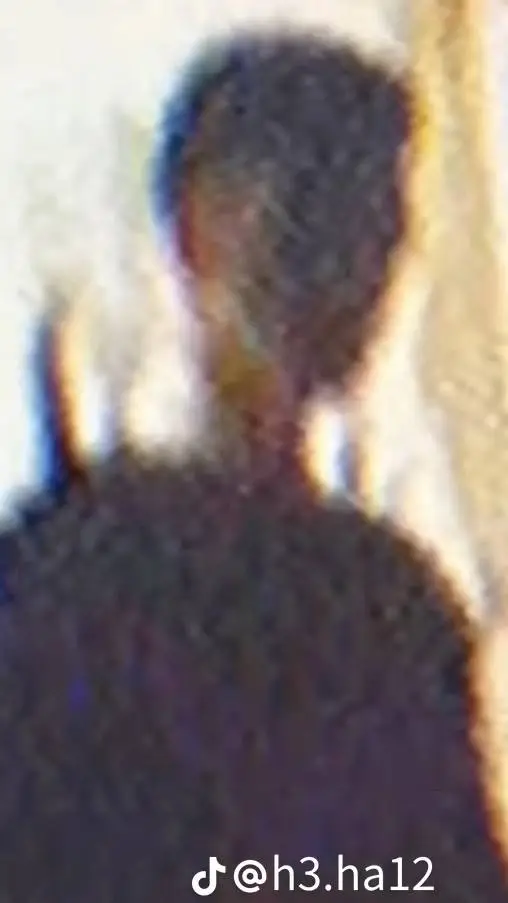 ai character: 𐌉𐌌 𐌵𐌍𐌃𐌄𐌓 𐌙Ꝋ𐌵𐌓 𐌁𐌄𐌃 background