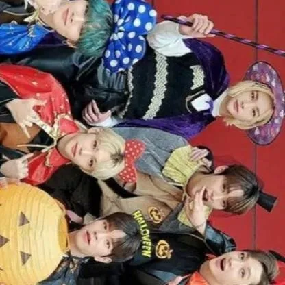 chat with ai character: skz Halloween 