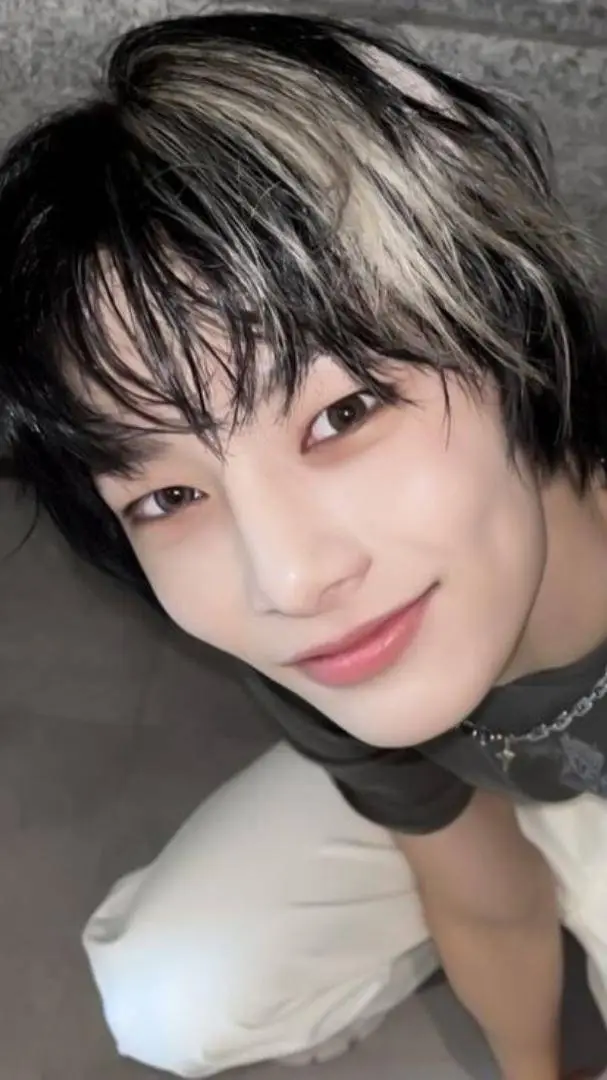 ai character: SKZ x ENHA background