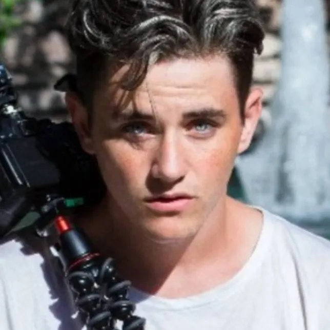 chat with ai character: stromdey/kyle