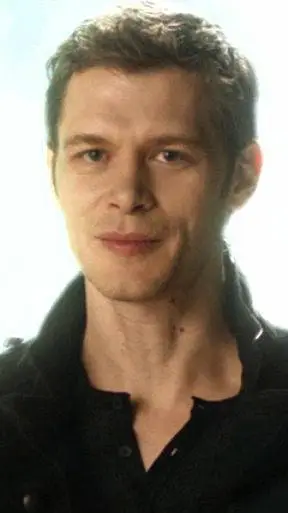 ai character: Klaus mikelson  background