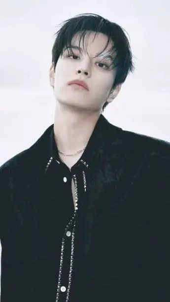 ai character: 🎄 Seungmin 🌗 background