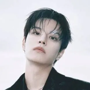 chat with ai character: 🎄 Seungmin 🌗