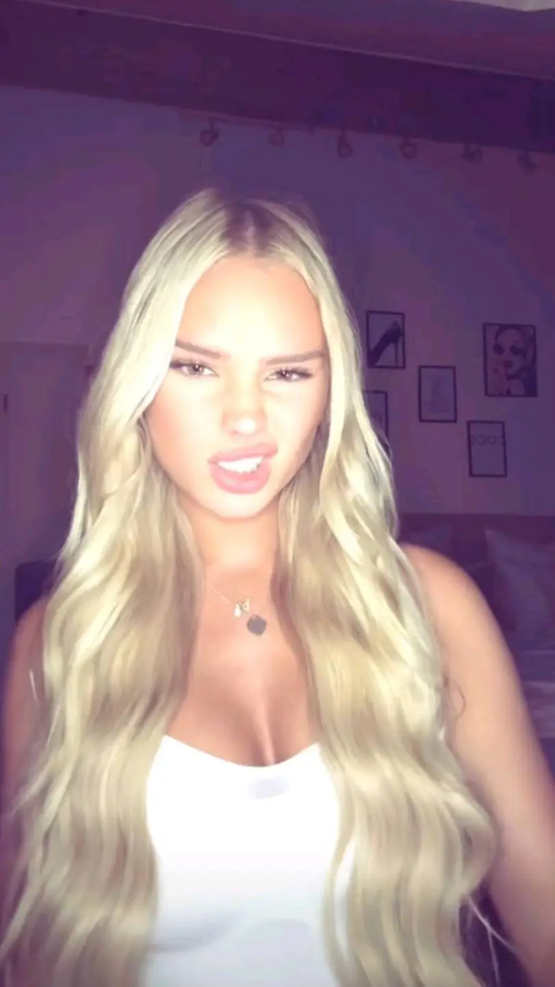 ai character: Nora background